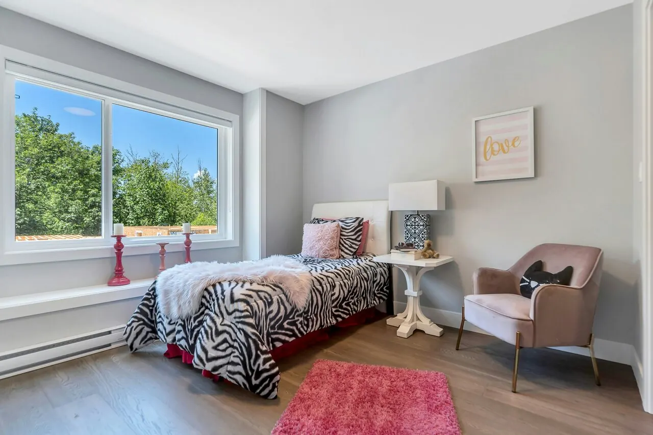 Sapphire Living image 4