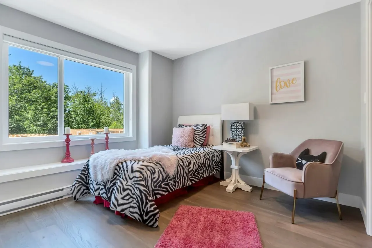 Sapphire Living image 4